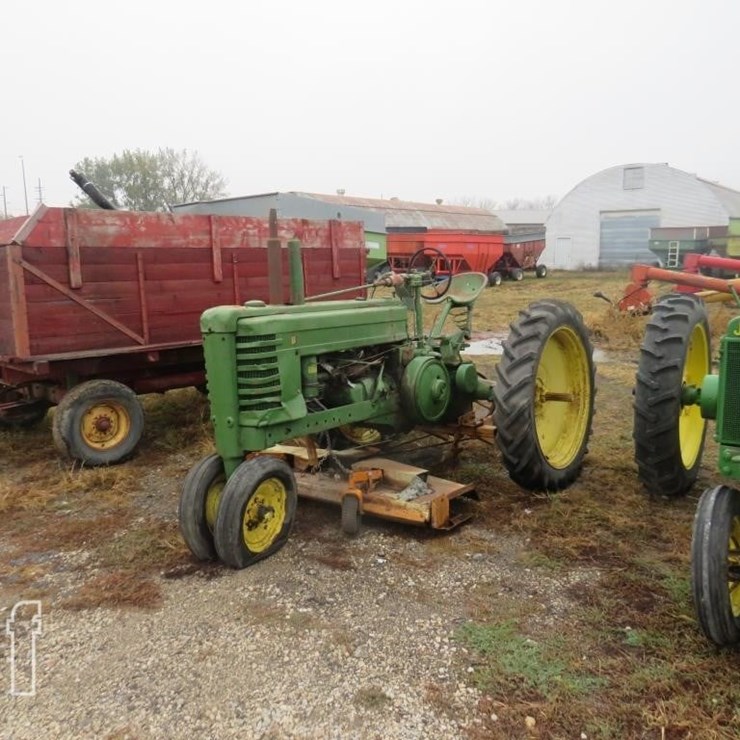 JOHN DEERE B