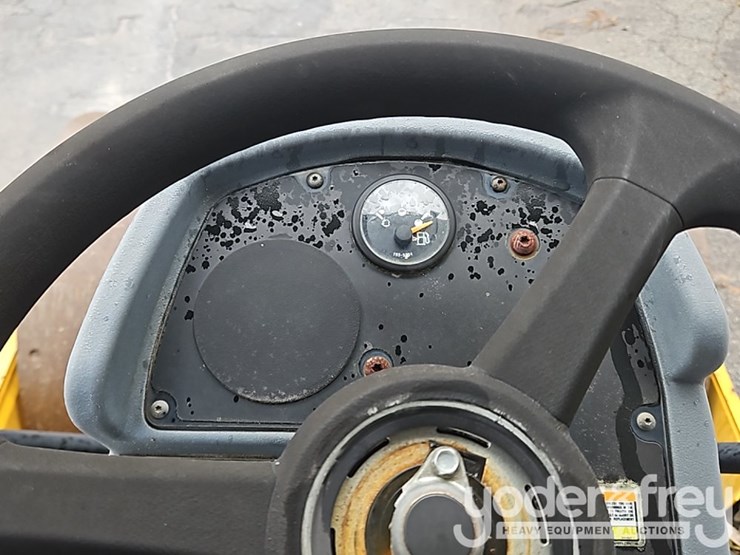 2013-caterpillar-cs44-image-28