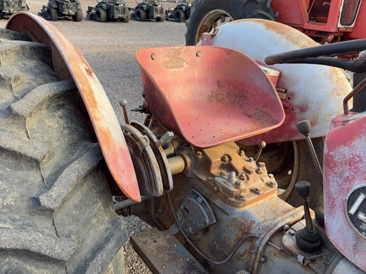 massey-ferguson-135-image-7