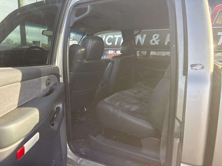 2002-chevrolet-silverado-2500hd-image-15