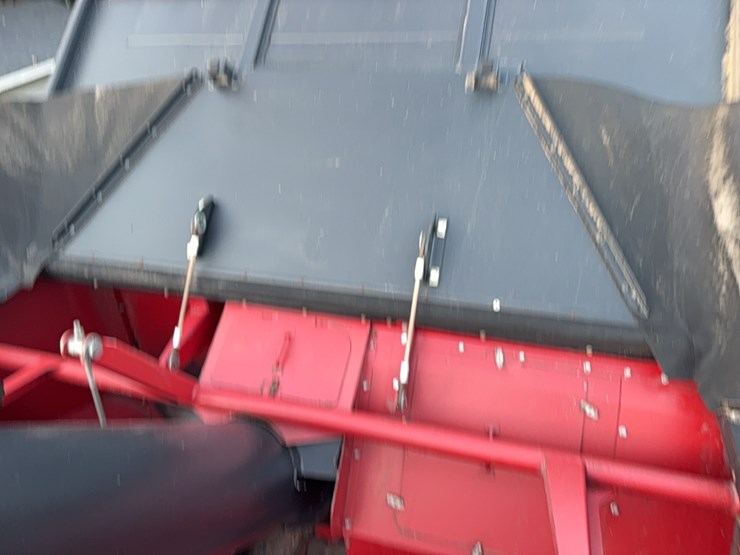 2018-case-ih-8240-image-98