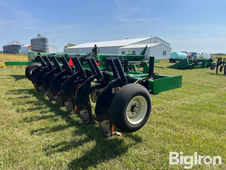 unverferth-132-zone-builder-7-shank-ripper-image-5