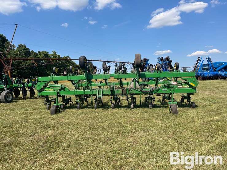 john-deere-845-image-2