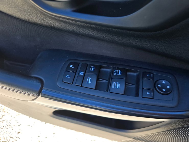 2016-jeep-cherokee-image-66