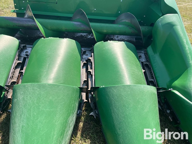 2021-john-deere-c8r-image-12