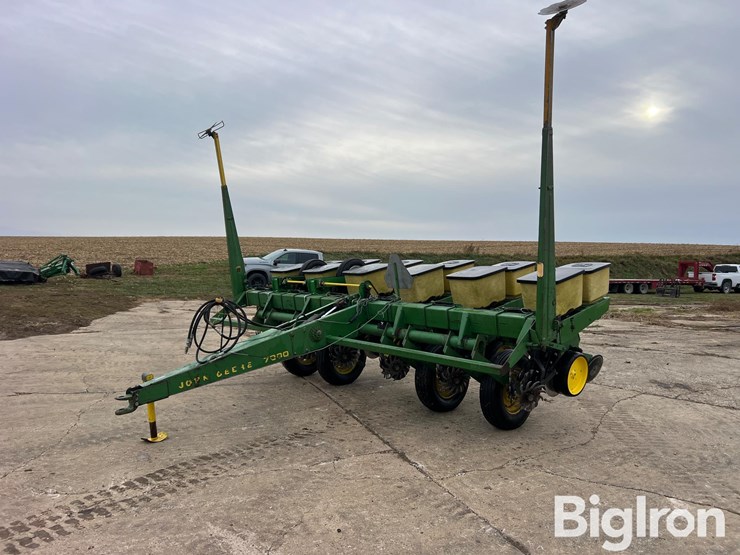 john-deere-7000-image-1