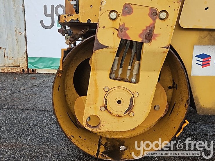 2011-caterpillar-cb34b-image-8