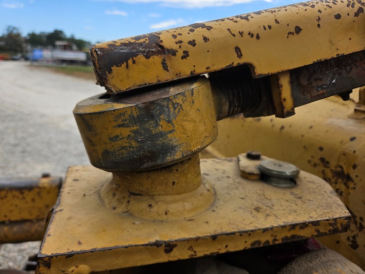 2002-caterpillar-d5g-xl-image-82