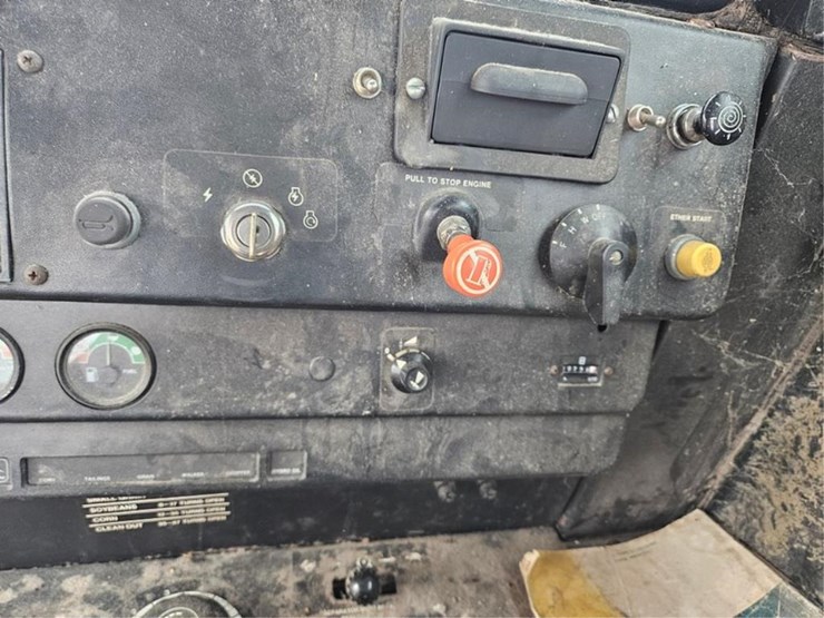 john-deere-8820-image-44