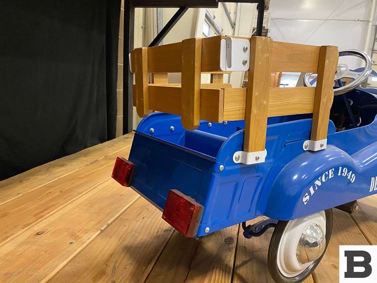 instep-toy-pedal-delivery-truck-image-4