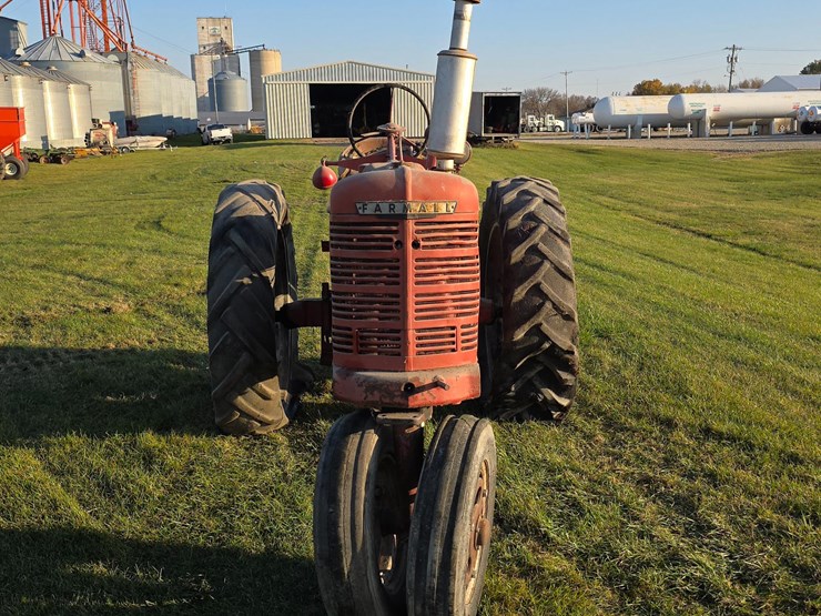 1952-farmall-h-2wd-tractor-image-2