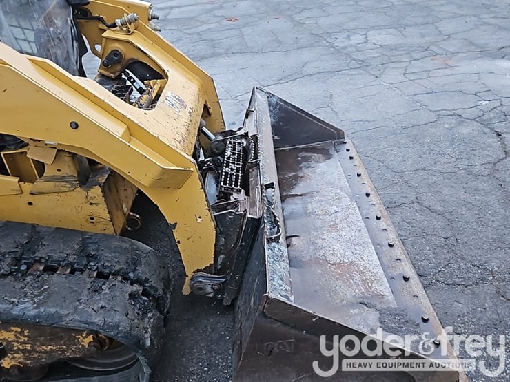 2021-caterpillar-299d3-image-26