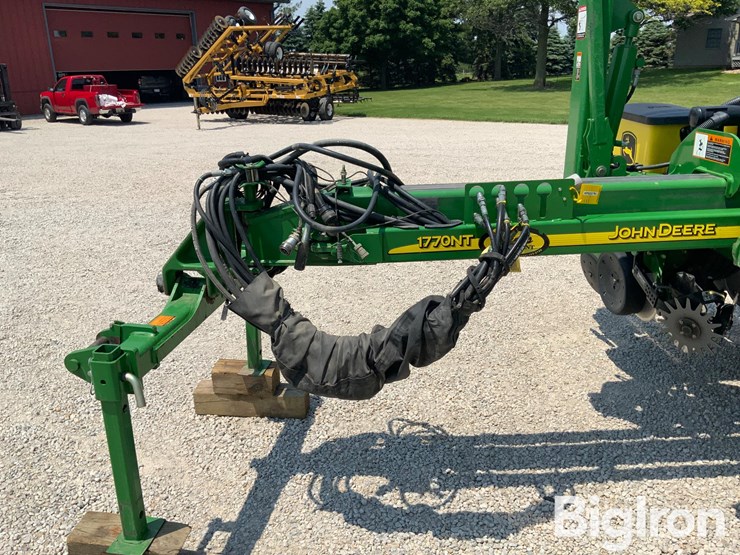 2009-john-deere-1770nt-image-10