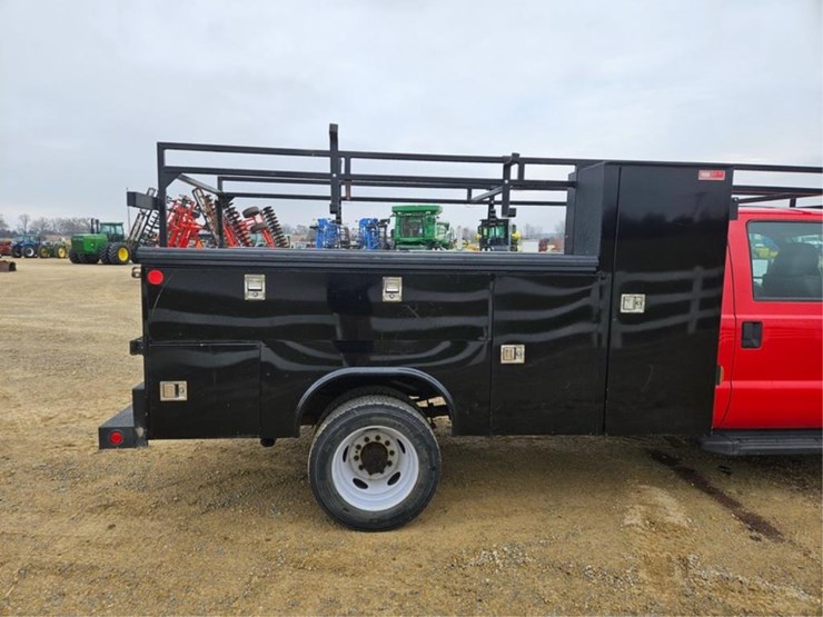 2016-ford-550-image-21