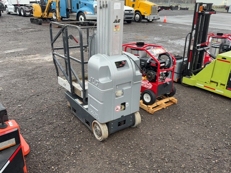 2007-jlg-20mvl-image-5