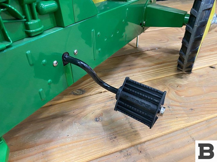 john-deere-4430-toy-pedal-tractor-image-4
