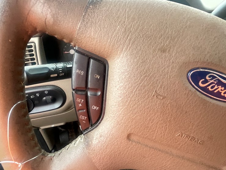 2004-ford-explorer-image-51