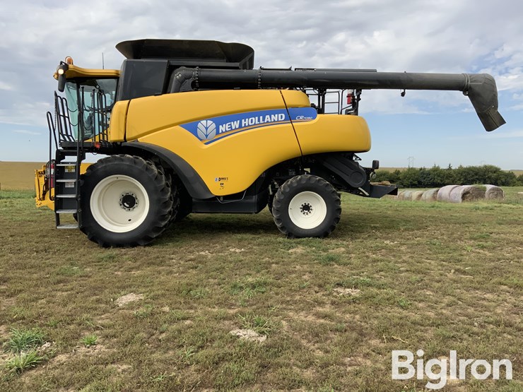 2013-new-holland-cr7090-image-8