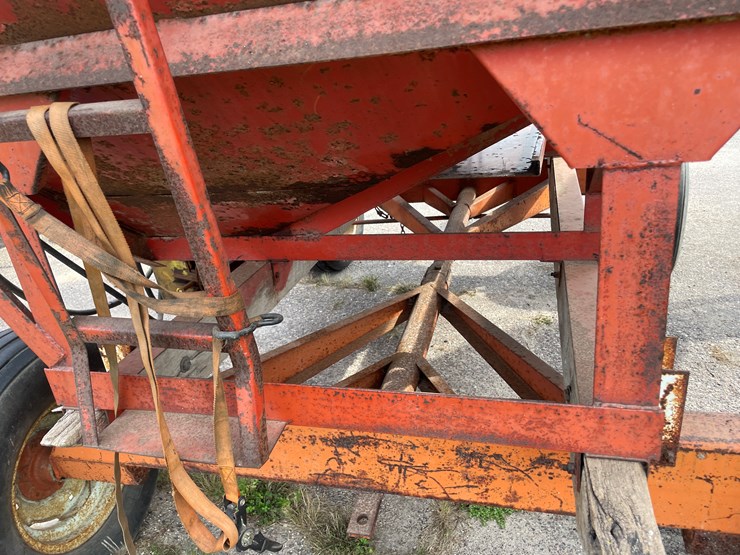 #1467-•-bushnell-gravity-cart-with-auger-image-10