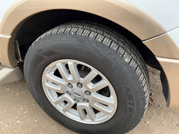 2014-ford-expedition-xlt-image-12