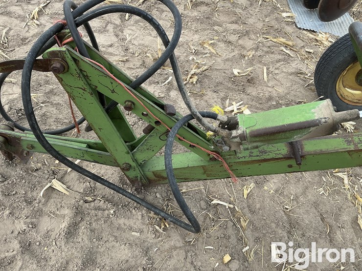 john-deere-12-image-12