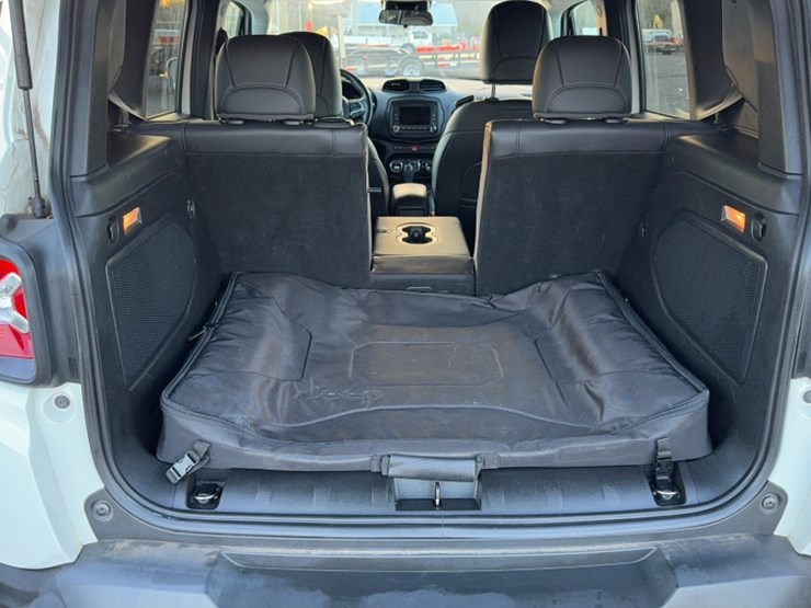 2016-jeep-renegade-image-11