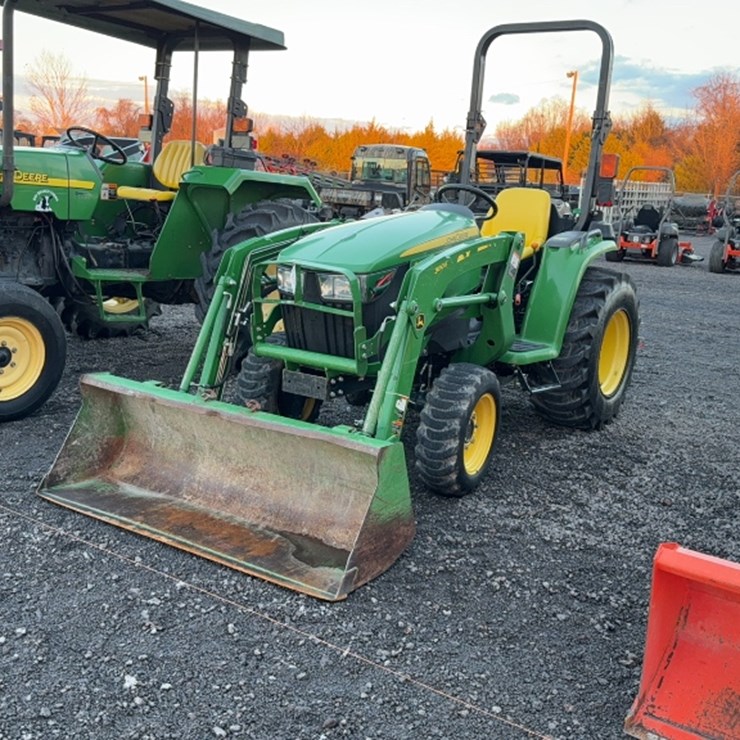 JOHN DEERE 3025E