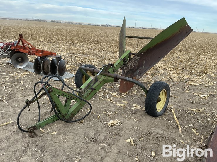 john-deere-12-image-1