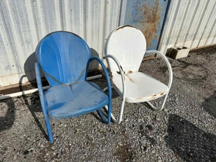 2-x-vintage-metal-chairs-image-1