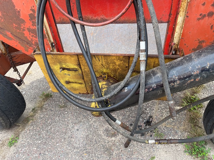 #1467-•-bushnell-gravity-cart-with-auger-image-17