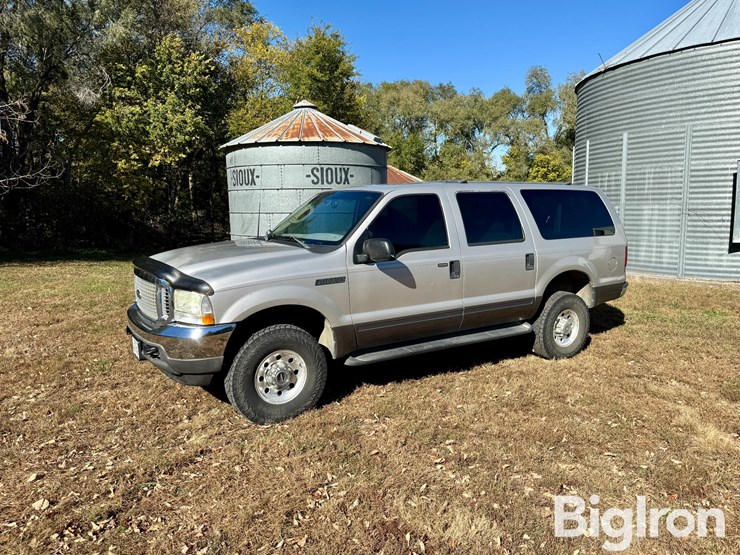 2003-ford-excursion-image-1