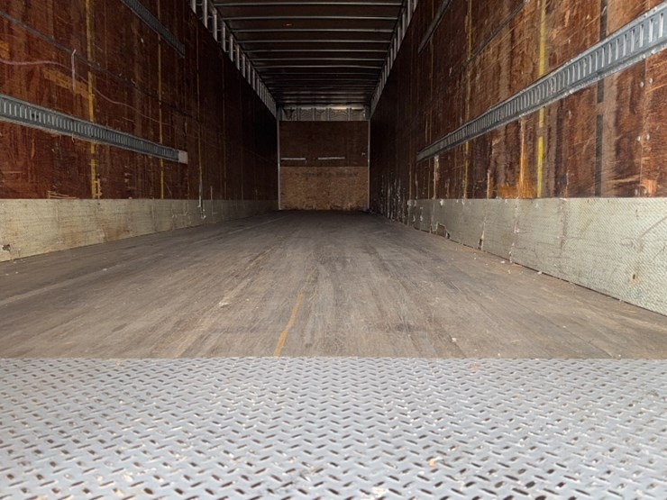 2006-utility-53'-image-8