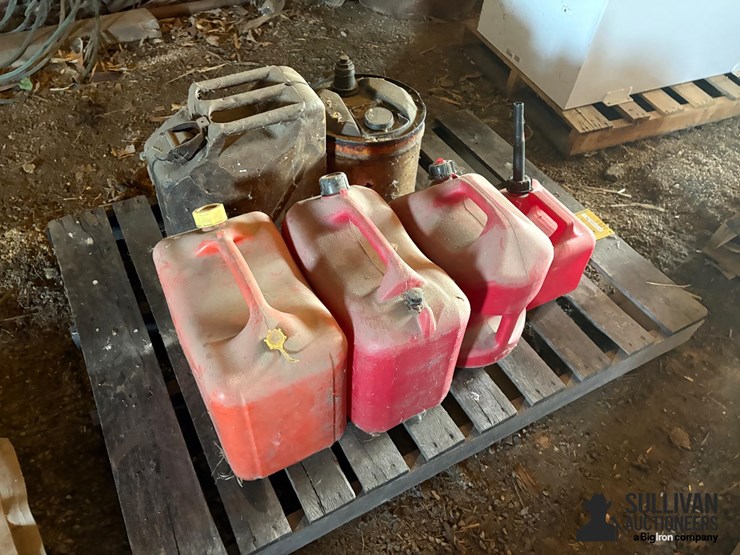 misc-pallet-of-gas-cans-image-5