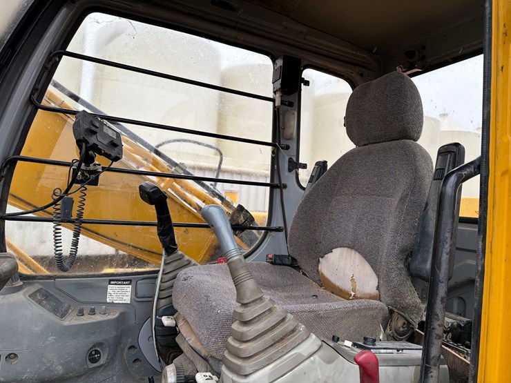 deere-160-lc-image-28