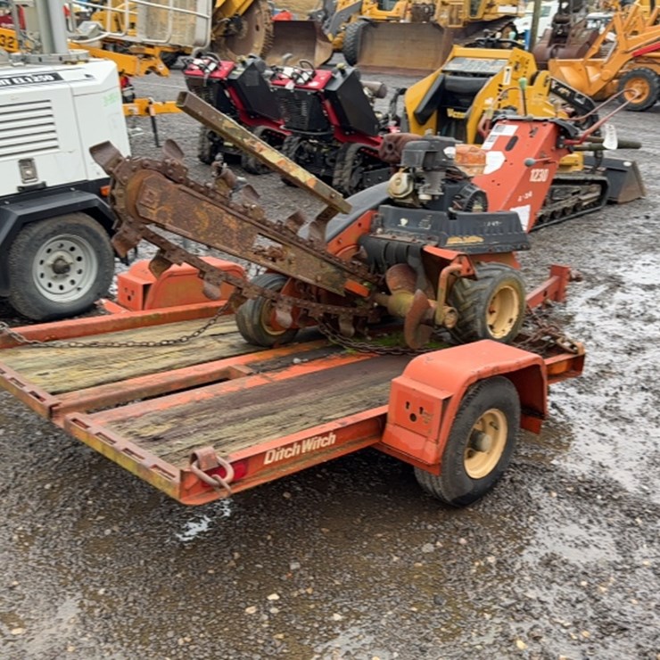 DITCH WITCH 1230