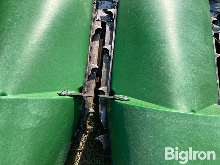 2021-john-deere-c8r-image-17