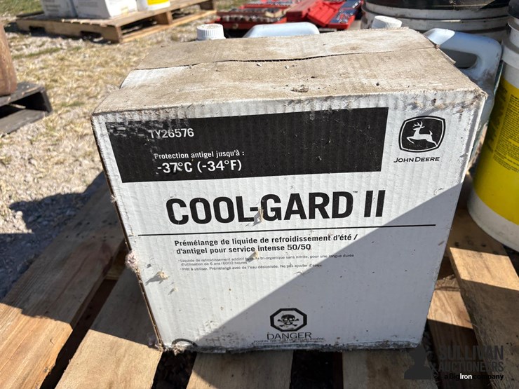 misc-pallet-of-john-deere-fluids-image-14