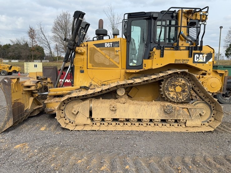 caterpillar-d6t-image-11