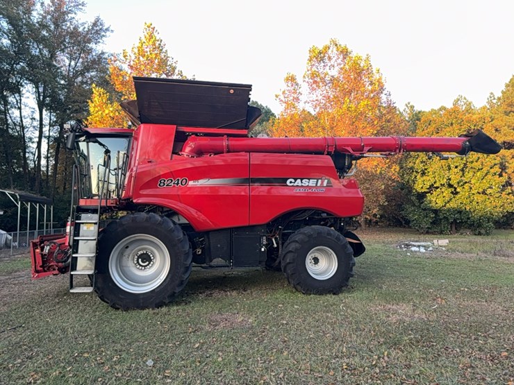 2018-case-ih-8240-image-5