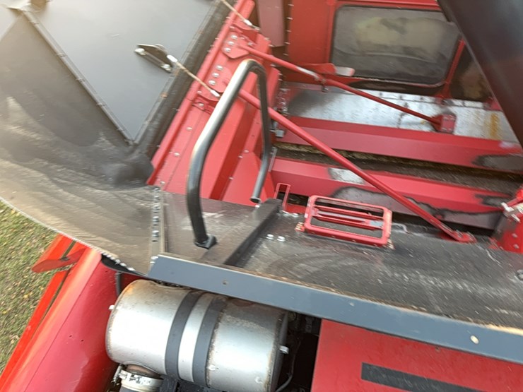 2018-case-ih-8240-image-85
