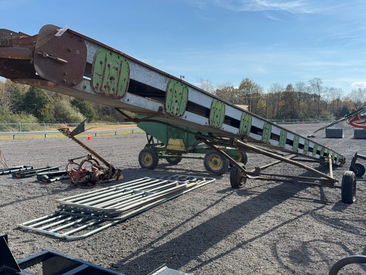 john-deere-321-image-1