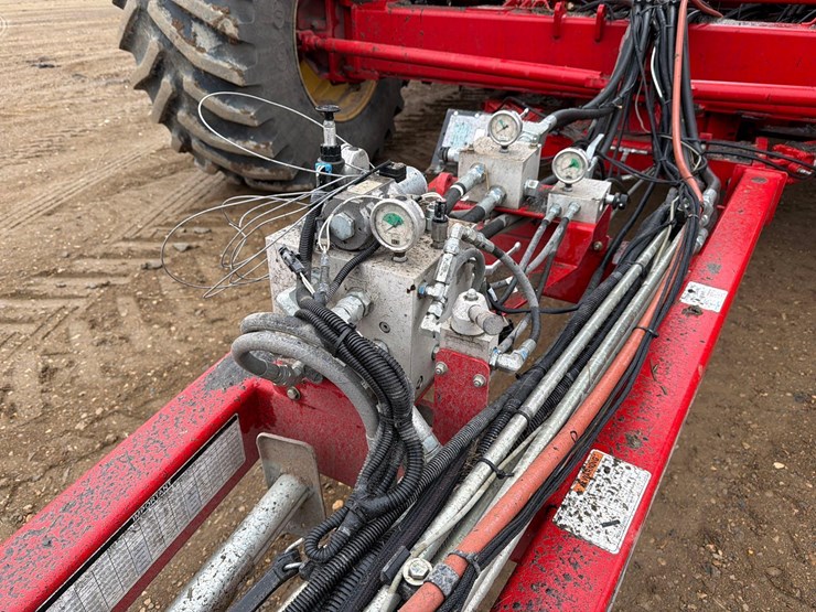 2016-bourgault-3320-66-image-11