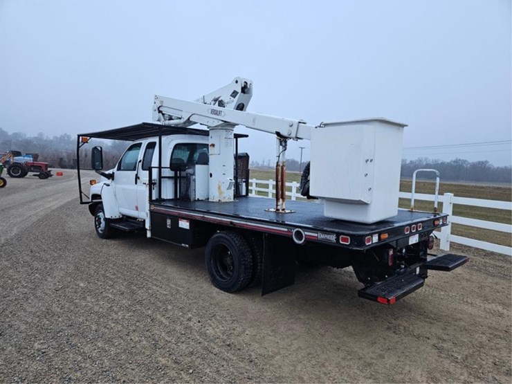 #3284-•-2003-gmc-c5500-aerial-truck-image-3