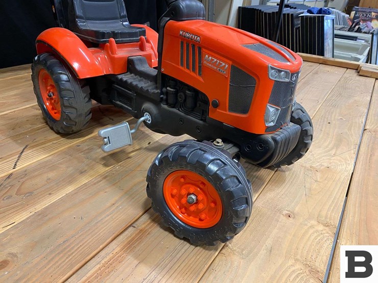 kubota-m7171-premium-kvt-toy-pedal-tractor-and-trailer-image-7