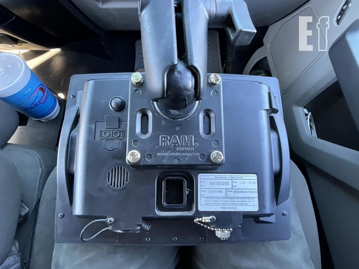 2011-case-ih-700-image-2