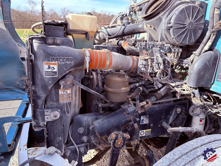 2012-peterbilt-337-image-16