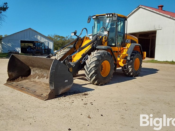 2017-jcb-427-image-1