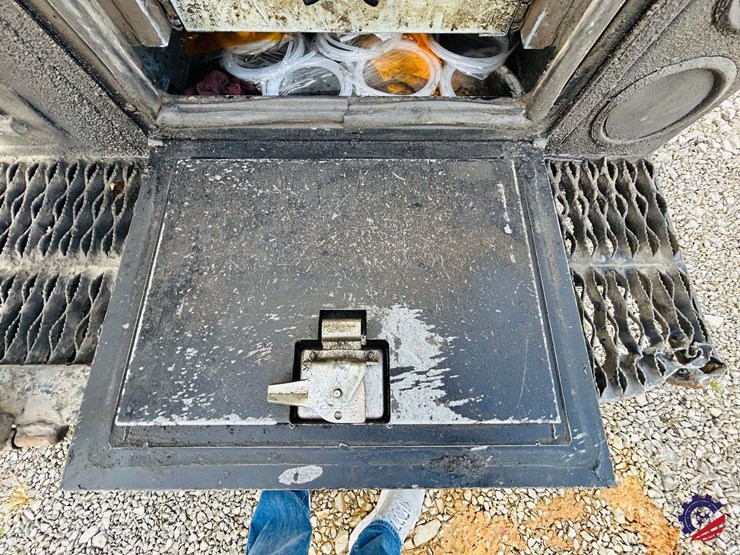 2007-peterbilt-340-image-49