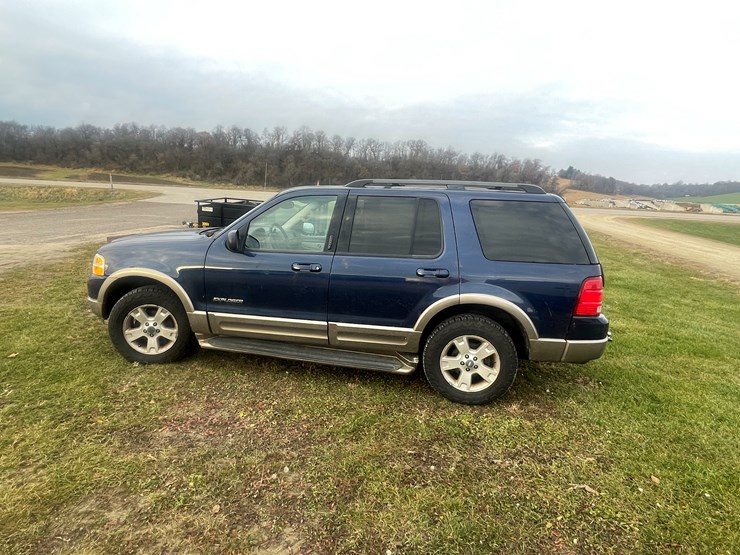 2004-ford-explorer-image-8