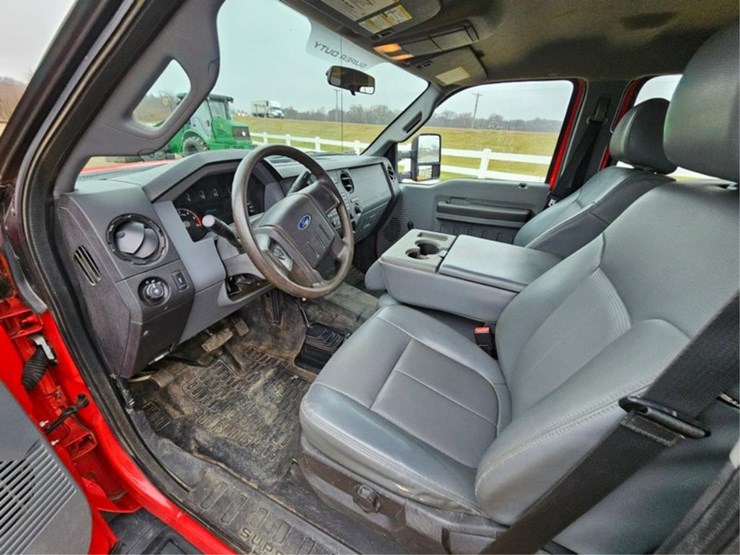 2016-ford-550-image-36